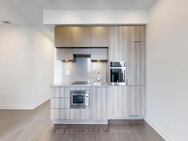 2304 - 39 Roehampton Ave