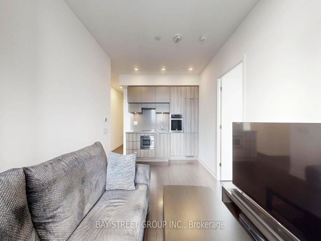 2304 - 39 Roehampton Ave