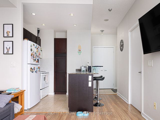 2113 - 208 Queens Quay  W