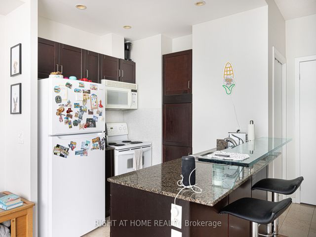 2113 - 208 Queens Quay  W