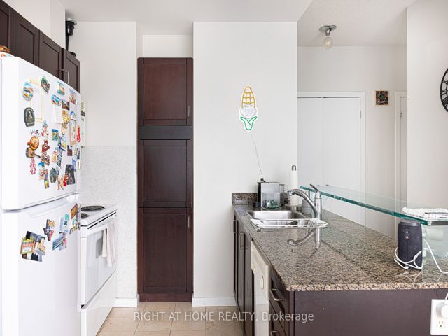 2113 - 208 Queens Quay  W