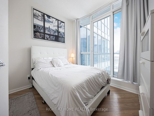 2113 - 208 Queens Quay  W