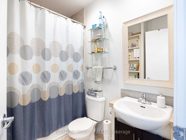 2113 - 208 Queens Quay  W