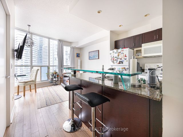 2113 - 208 Queens Quay  W