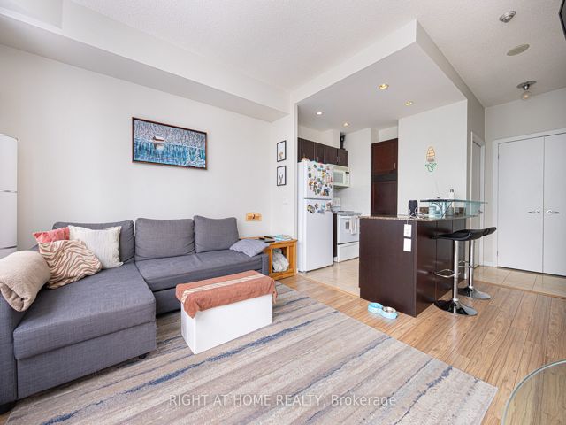 2113 - 208 Queens Quay  W