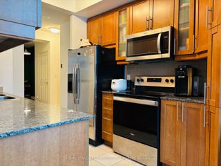 405 - 18 Holmes Ave