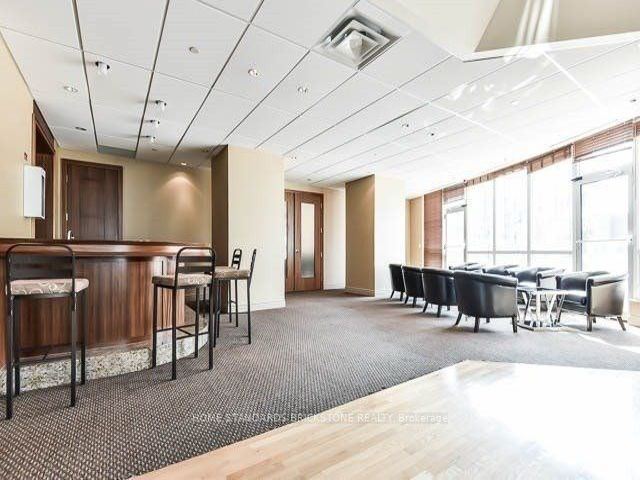 405 - 18 Holmes Ave