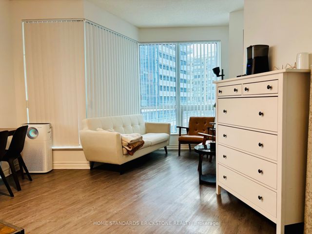 405 - 18 Holmes Ave