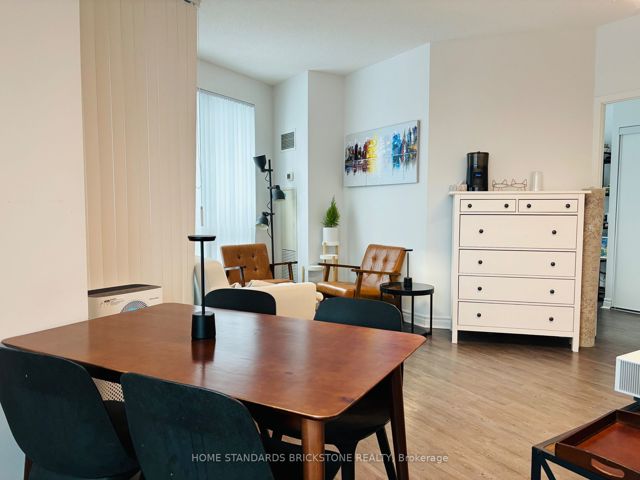 405 - 18 Holmes Ave