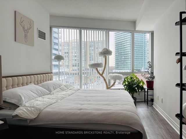 405 - 18 Holmes Ave