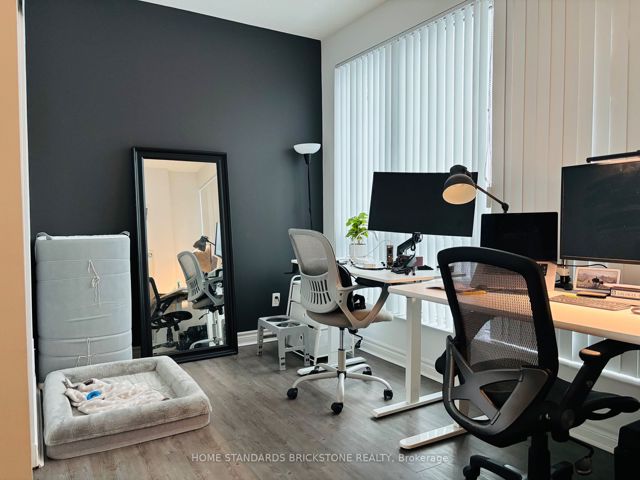 405 - 18 Holmes Ave