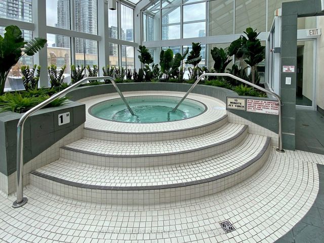 403 - 480 Queens Quay W
