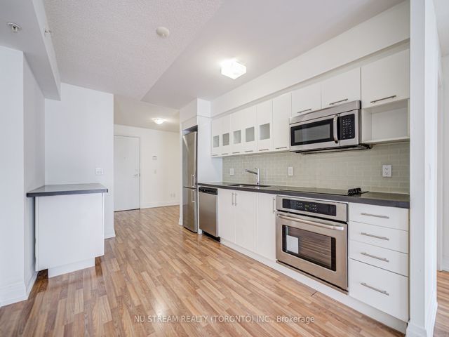 E810 - 555 Wilson Ave