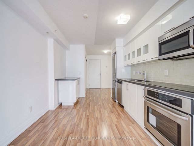 E810 - 555 Wilson Ave