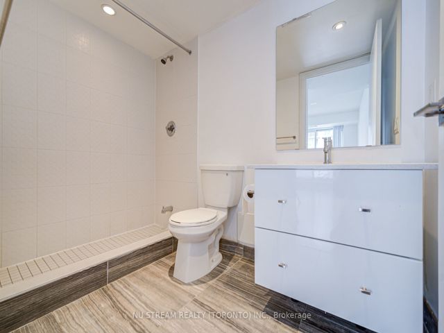 E810 - 555 Wilson Ave