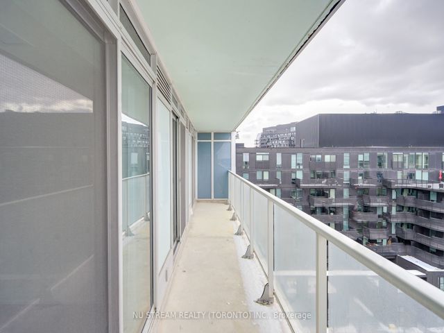 E810 - 555 Wilson Ave