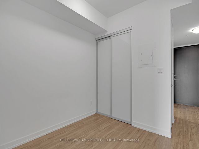 523 - 377 Madison Ave