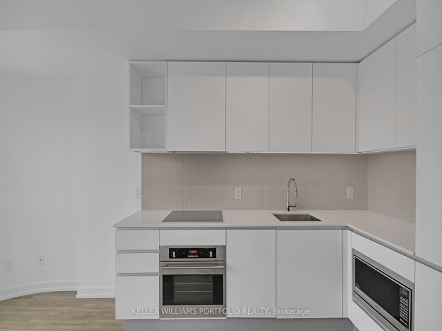 523 - 377 Madison Ave