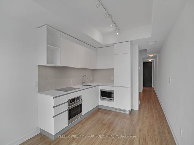 523 - 377 Madison Ave