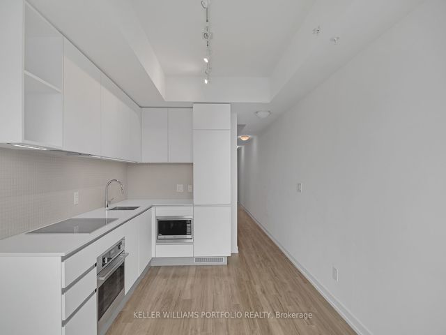 523 - 377 Madison Ave