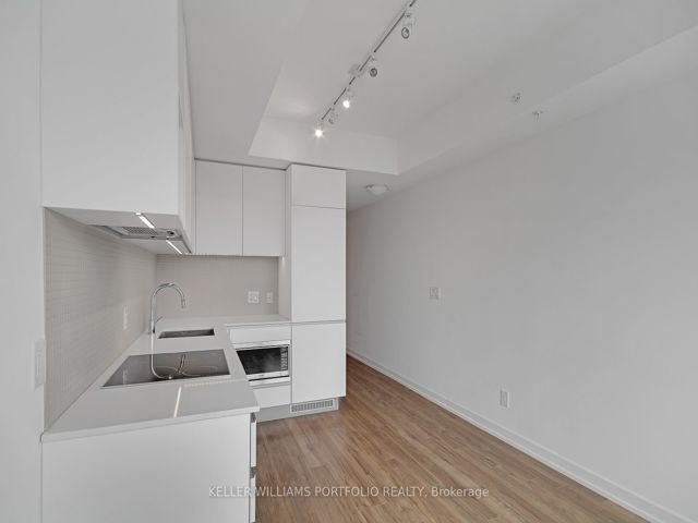 523 - 377 Madison Ave