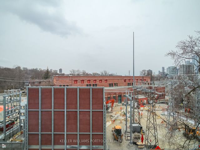 523 - 377 Madison Ave