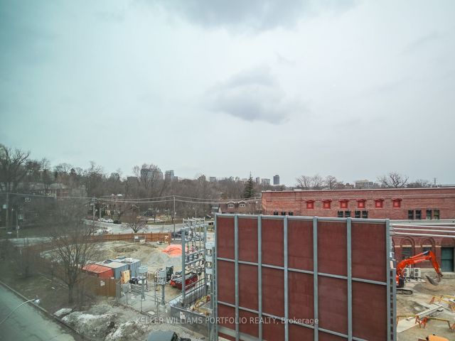 523 - 377 Madison Ave