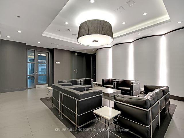 523 - 377 Madison Ave