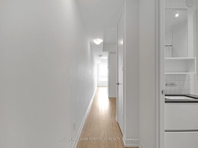523 - 377 Madison Ave