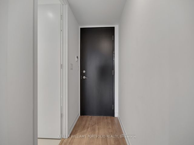 523 - 377 Madison Ave