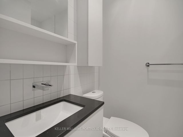 523 - 377 Madison Ave