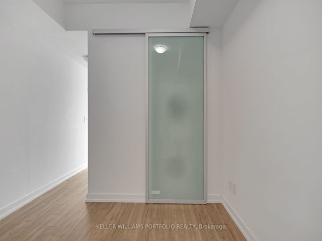 523 - 377 Madison Ave