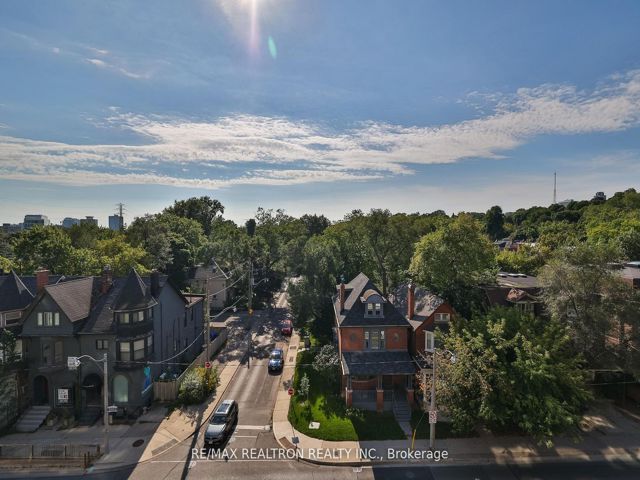 502 - 285 Avenue Rd