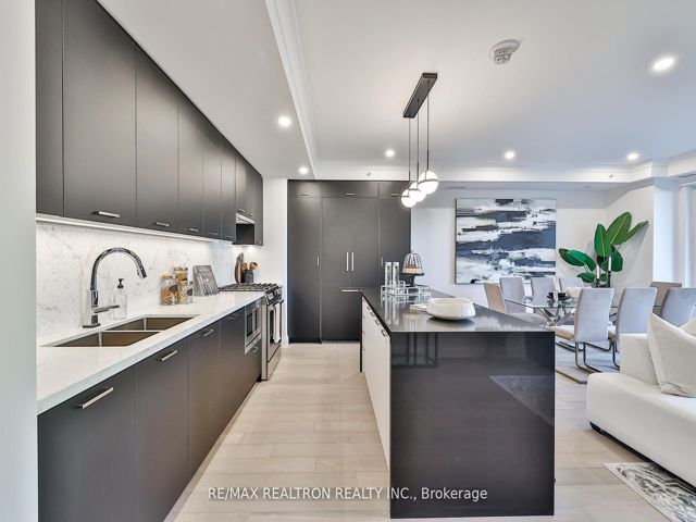 502 - 285 Avenue Rd