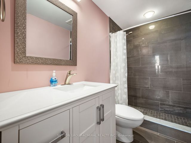 1210 - 2 Clairtrell Rd