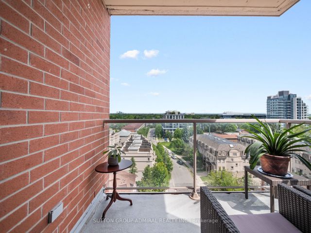 1210 - 2 Clairtrell Rd