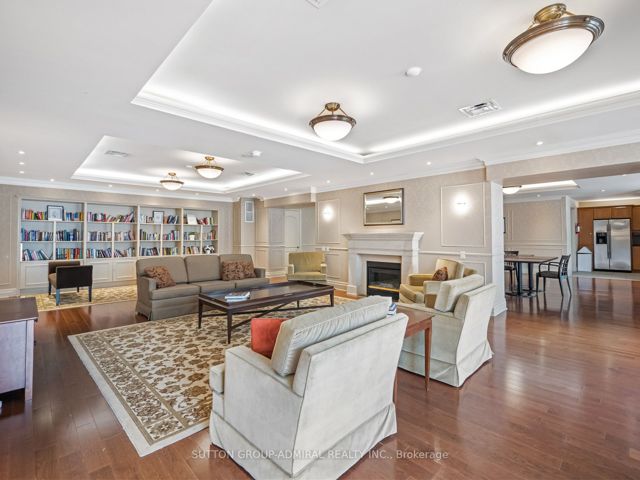 1210 - 2 Clairtrell Rd