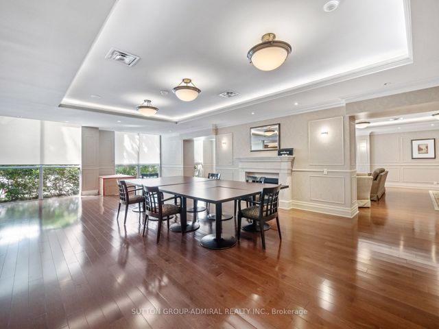 1210 - 2 Clairtrell Rd