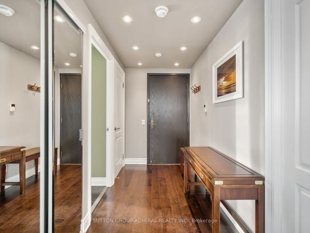 1210 - 2 Clairtrell Rd