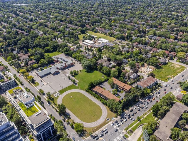 1210 - 2 Clairtrell Rd