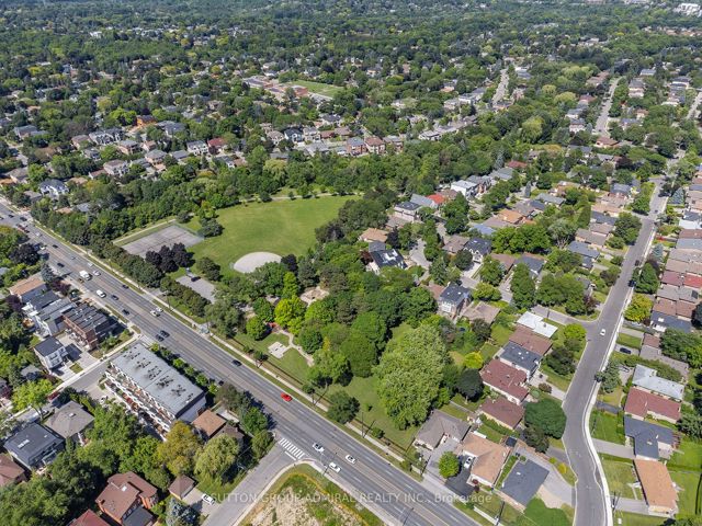1210 - 2 Clairtrell Rd