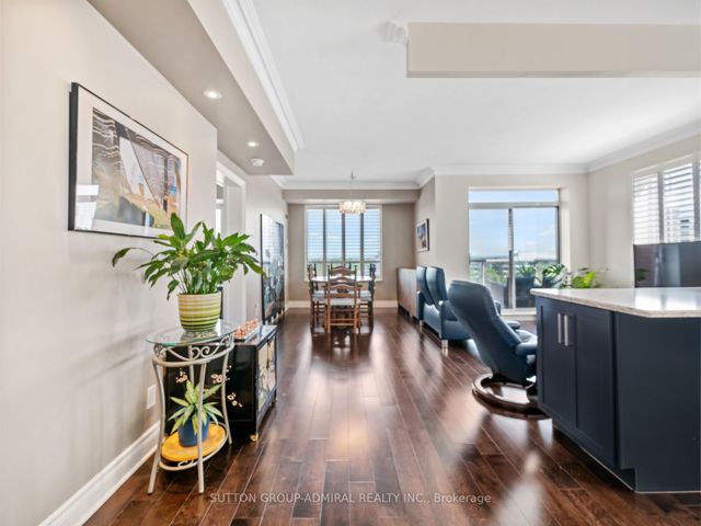 1210 - 2 Clairtrell Rd