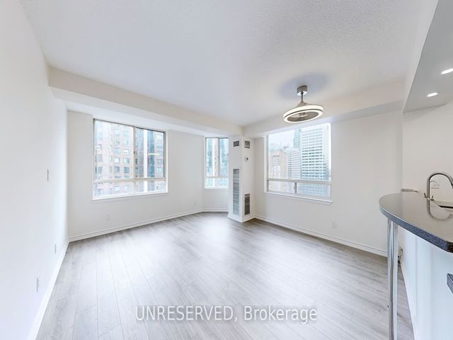 1711 - 633 Bay St