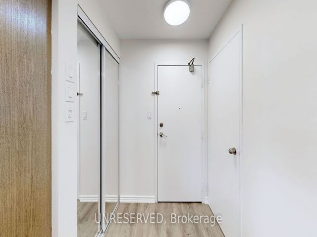1711 - 633 Bay St