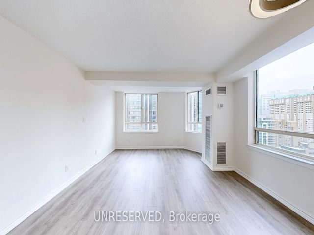 1711 - 633 Bay St