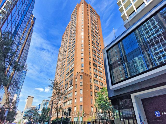 1711 - 633 Bay St