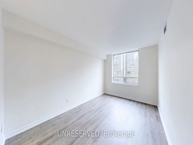 1711 - 633 Bay St