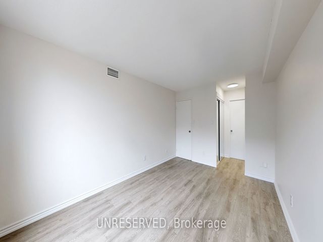 1711 - 633 Bay St