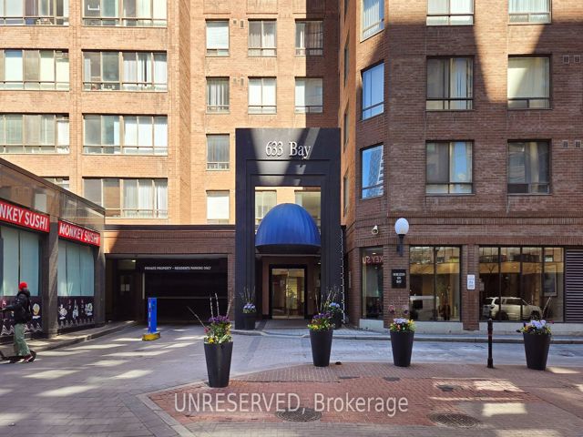 1711 - 633 Bay St