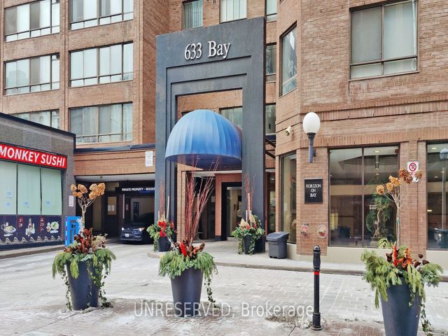 1711 - 633 Bay St